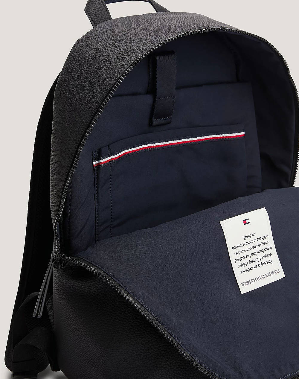 TOMMY HILFIGER ESSENTIAL BACKPACK (Rozměry: 23/31 x 41.5 x 14 cm)