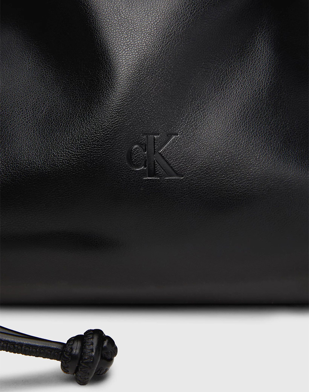 CALVIN KLEIN GATHERED EW CROSSBODY PU (Rozměry: 19.5 x 26 x 7.5 cm)