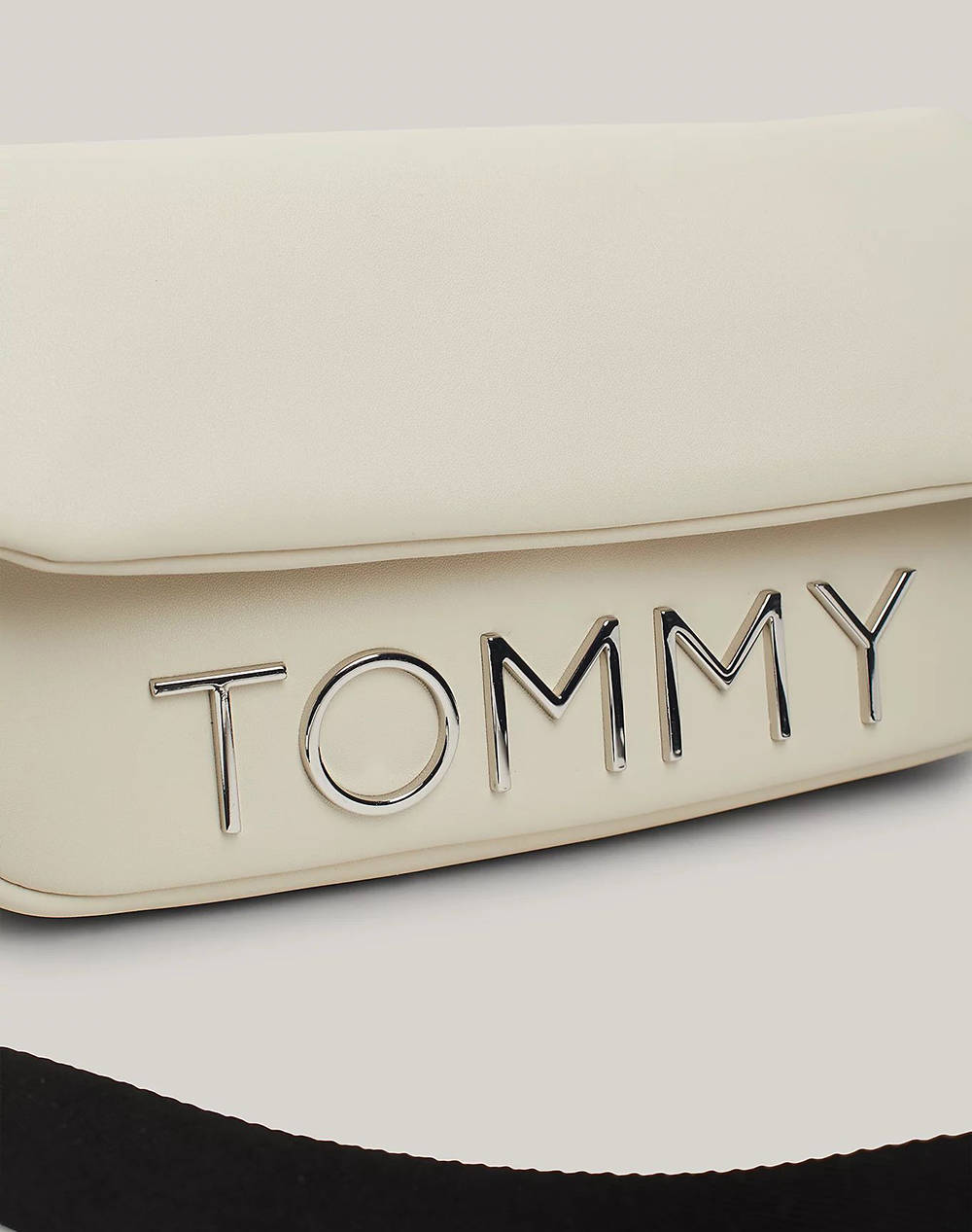 TOMMY JEANS TJW BOLD ELONGATED FLAP CROSS. (Rozměry: 14 x 23 x 6 cm)