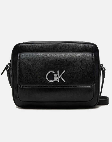 CALVIN KLEIN RE-LOCK CAMERA BAG W/FLAP_PBL (Rozměry: 21 x 15.5 x 5 cm)