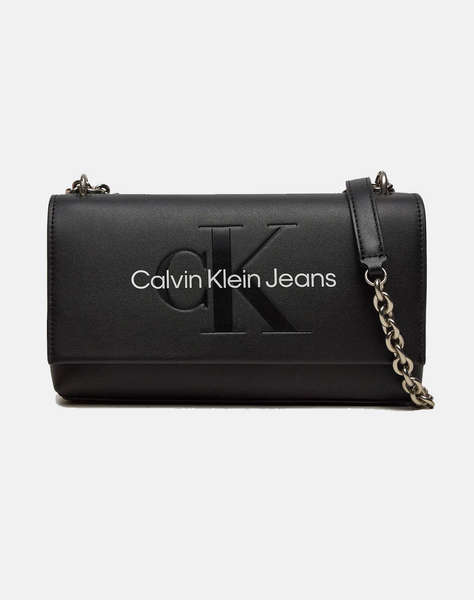 CALVIN KLEIN SCULPTED EW FLAP W/CHAIN25 MONO (Rozměry: 25 x 16 x 6.5 cm)