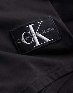 CALVIN KLEIN BADGE ROUND HEM TEE