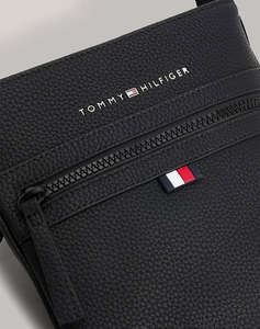 TOMMY HILFIGER ESSENTIAL MINI CROSSOVER (Rozměry: 20 x 21.5 x 4 cm)