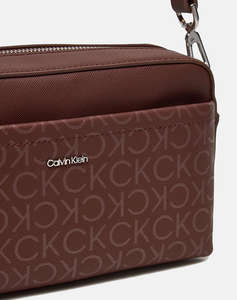 CALVIN KLEIN CK MUST CONV CAMERA BAG_MONO (Rozměry: 22 x 15 x 8 cm)