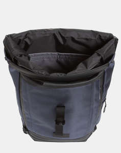 EASTPAK TECUM ROLL (Rozměry: 30 x 18 x 40 cm)