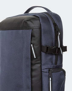 EASTPAK Tecum M CNNCT TAŠKA (Rozměry: 47.5x33.5x18.5 cm.)