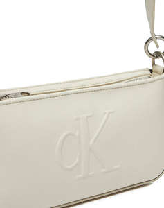 CALVIN KLEIN SCULPTED SHOULDER POUCH25 DEBOSS (Rozměry: 25 x 13 x 4 cm)